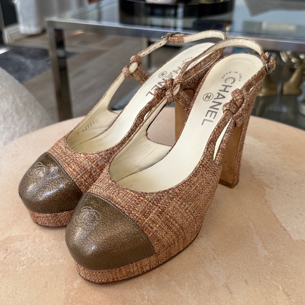 CHANEL CC Raffia Two tone Slingback Heels size 38.5